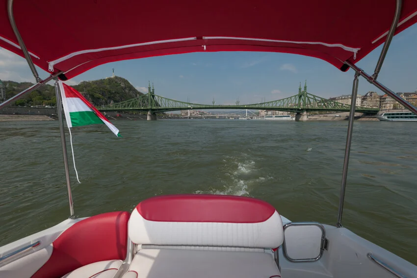 Hajózás a Dunán Budapest belvárosában