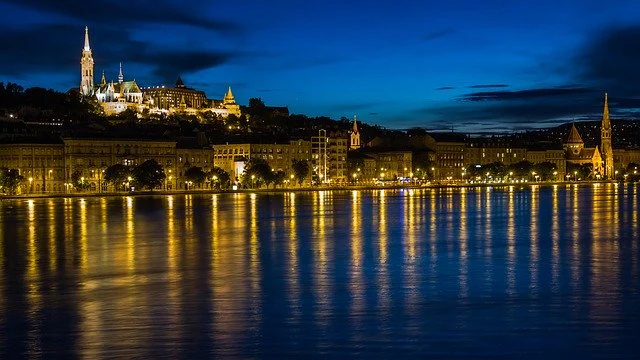 Budapest látképe a Dunáról